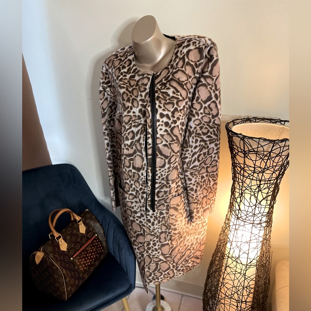 Mickie Ocelot Print Faux-fur Coat (Never Worn)
Size: US M
Product #: L1399480